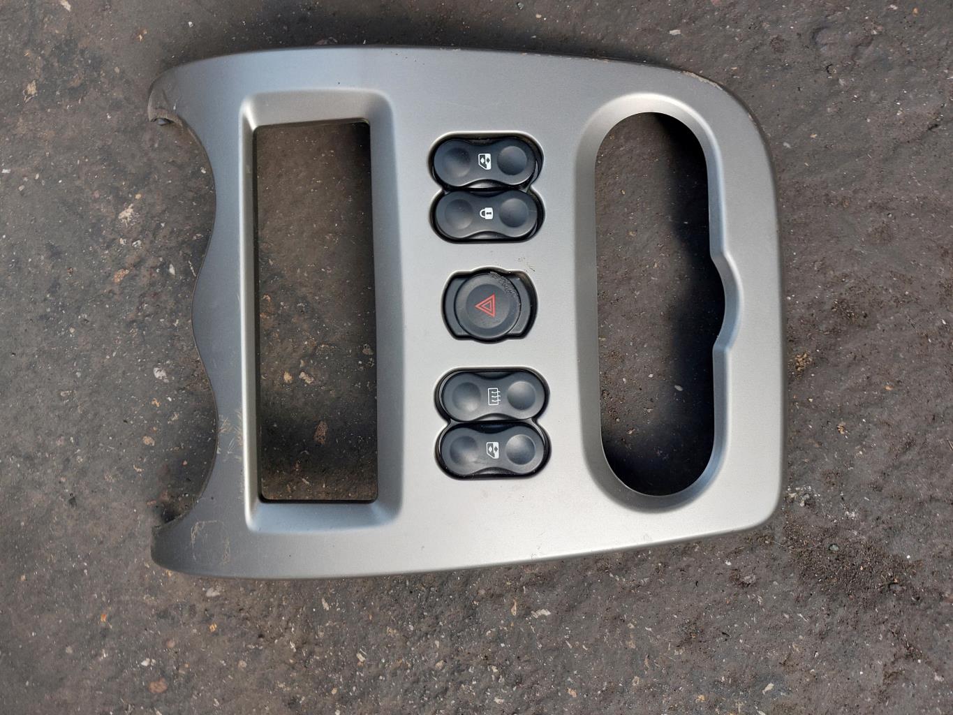 Bouton/Interrupteur DACIA SANDERO 1 Diesel - 1