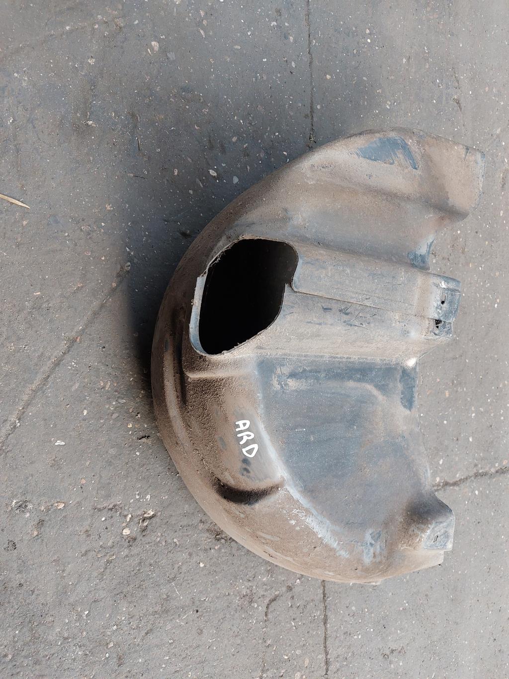 Pare boue arriere droit VOLKSWAGEN FOX Essence - 1