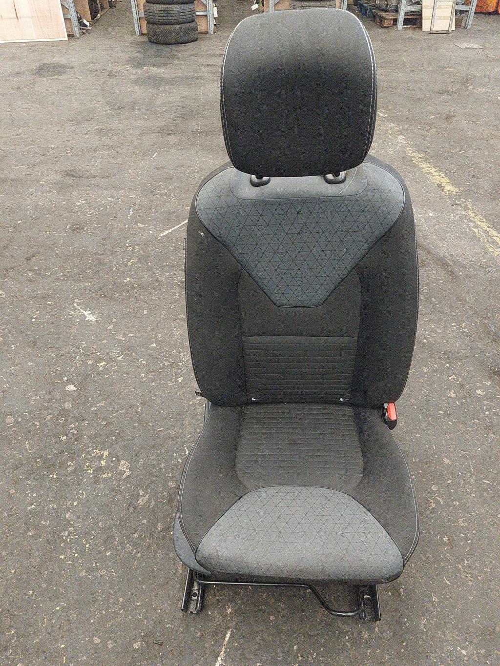 Siege avant droit RENAULT CLIO 4 PHASE 1 Diesel - 1
