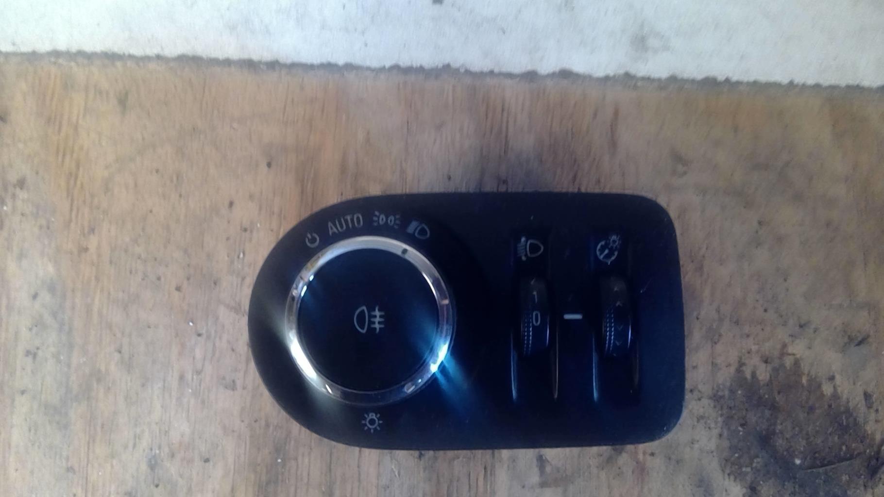 Commande de phare OPEL CORSA D  - 1