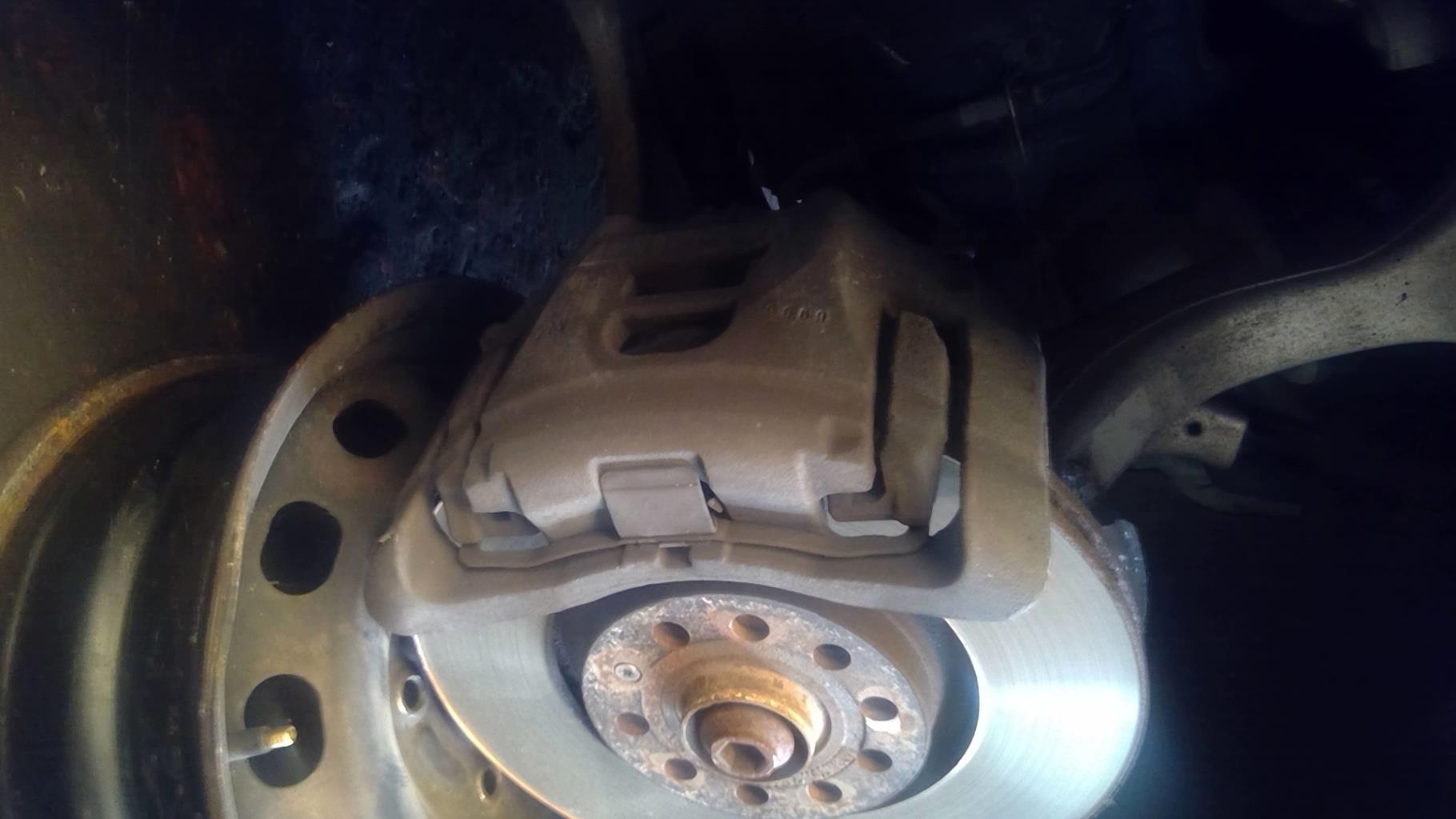 Etrier avant droit (freinage) AUDI A4 2 AVANT PHASE 2 BREAK Diesel - 1