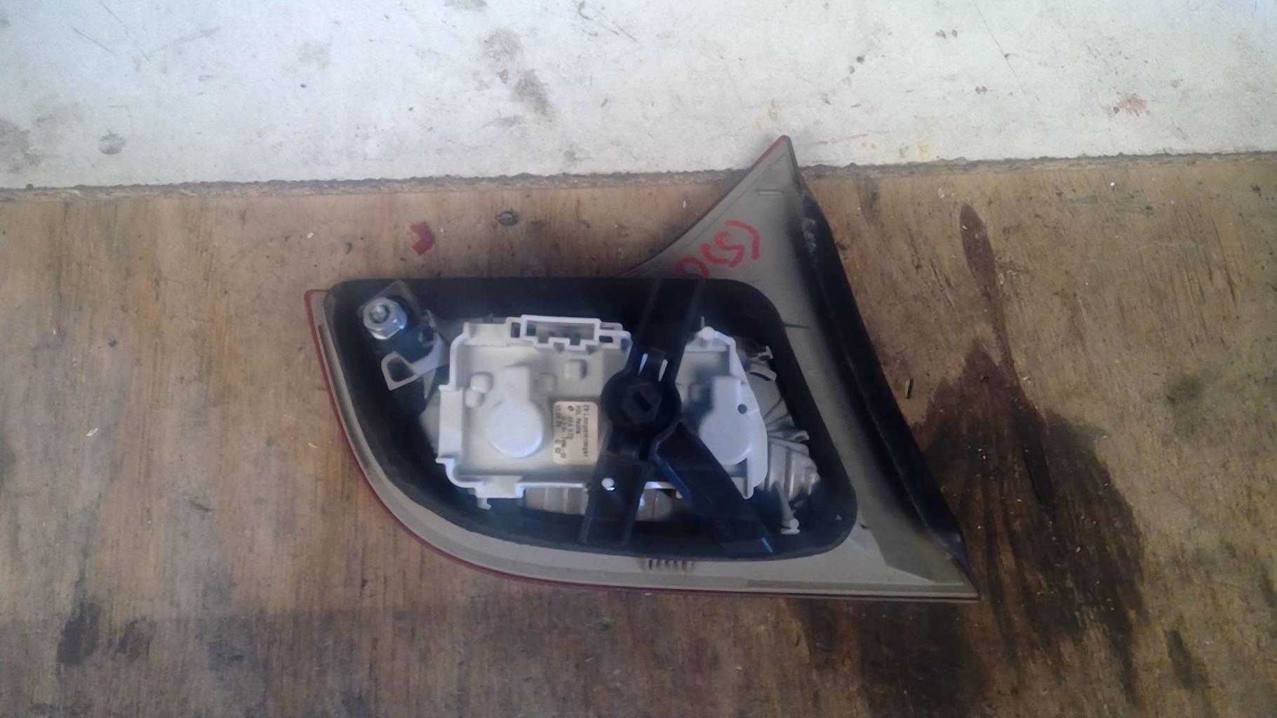 Feu arriere secondaire droit (feux) AUDI A4 2 AVANT PHASE 2 BREAK Diesel - 1