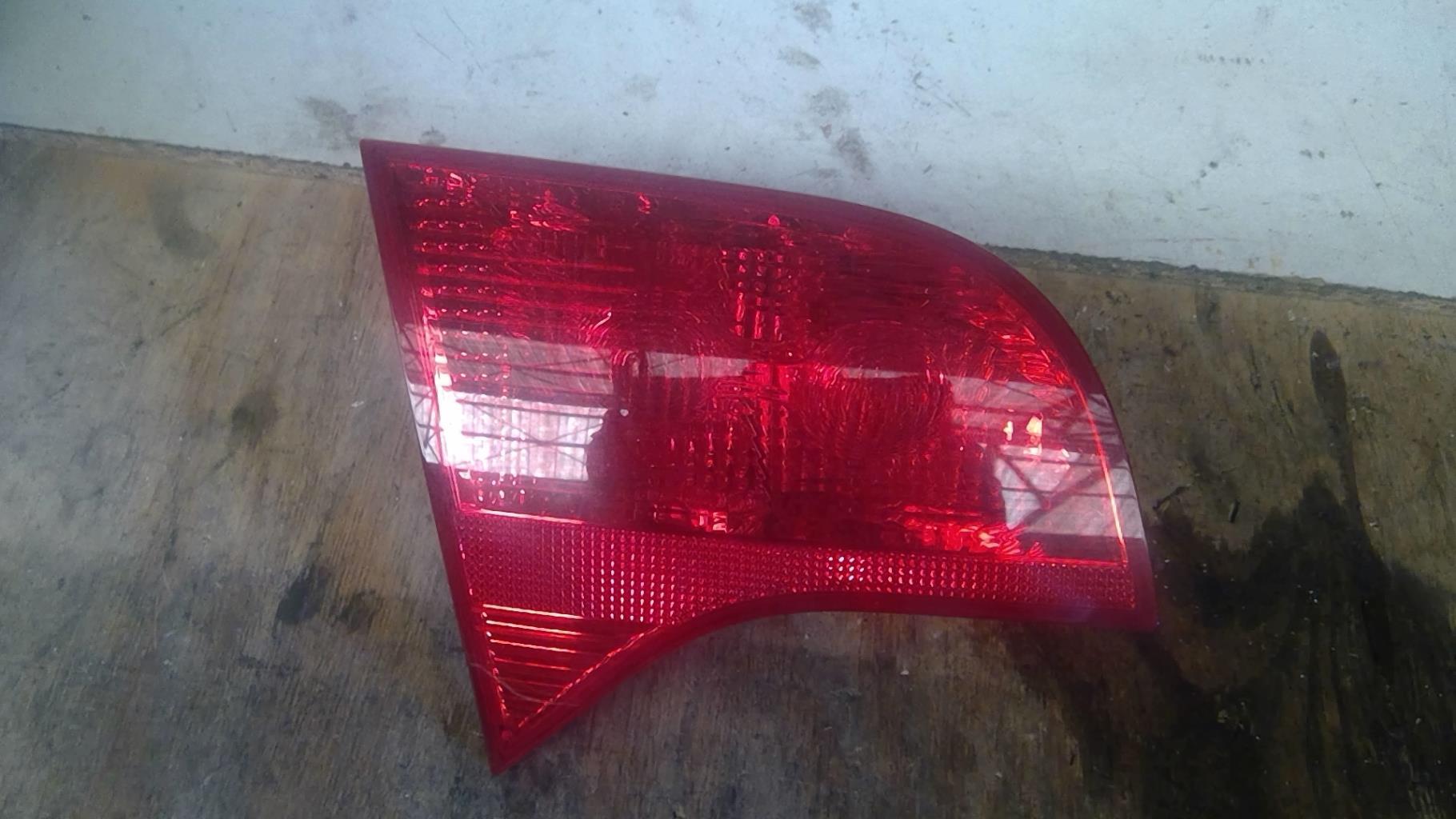 Feu arriere secondaire gauche (feux) AUDI A4 2 AVANT PHASE 2 BREAK Diesel - 1