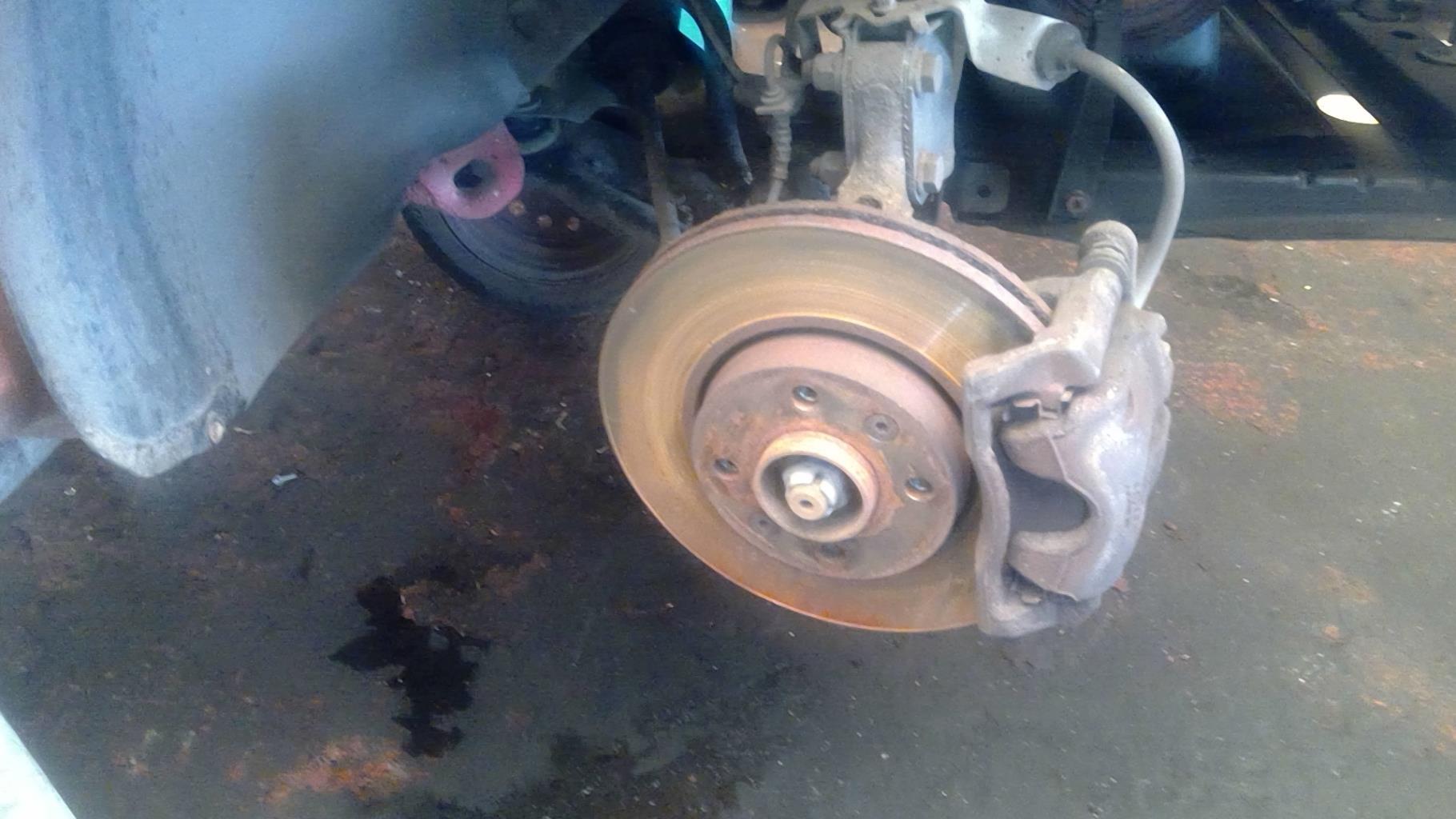 Moyeu avant droit RENAULT CLIO 3 PHASE 2 Essence - 1