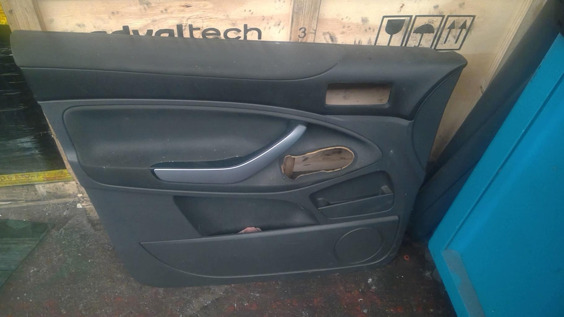 Panneau de porte avant gauche FORD KUGA 1  - 1