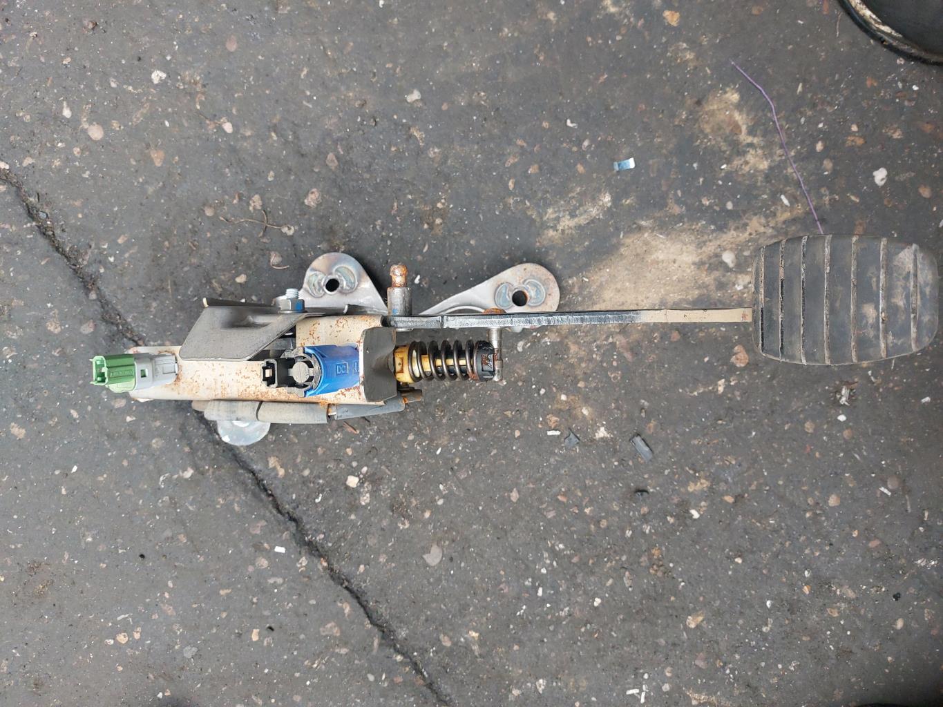 Pedale d'embrayage RENAULT CLIO 4 PHASE 1 Diesel - 1