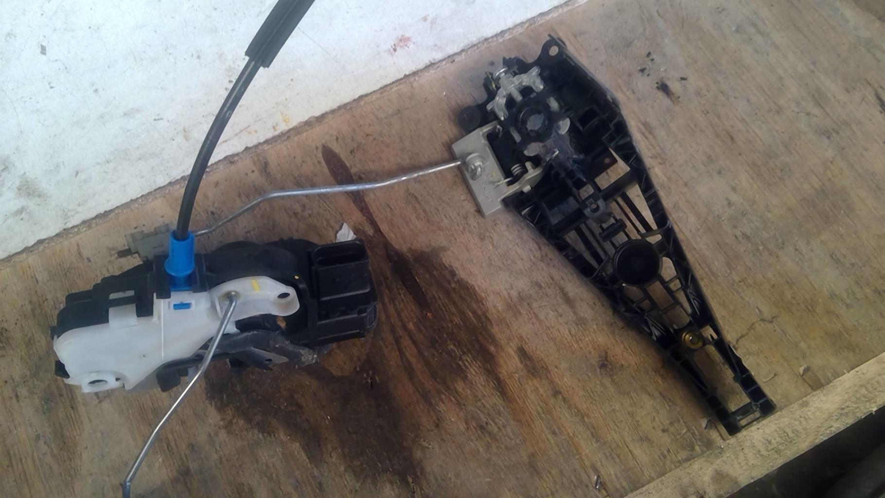 Serrure avant droit OPEL ASTRA J PHASE 1 Diesel - 1