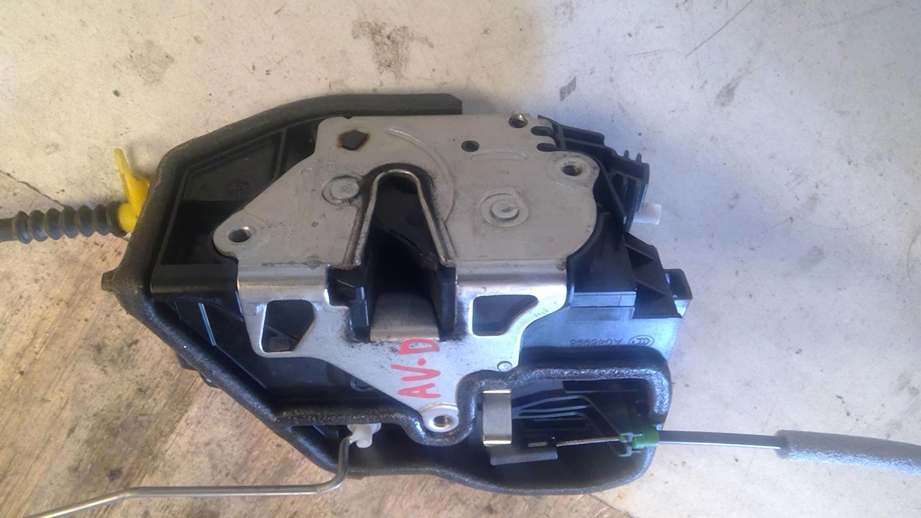 Serrure avant droit BMW X3 E83 PHASE 2 Diesel - 1