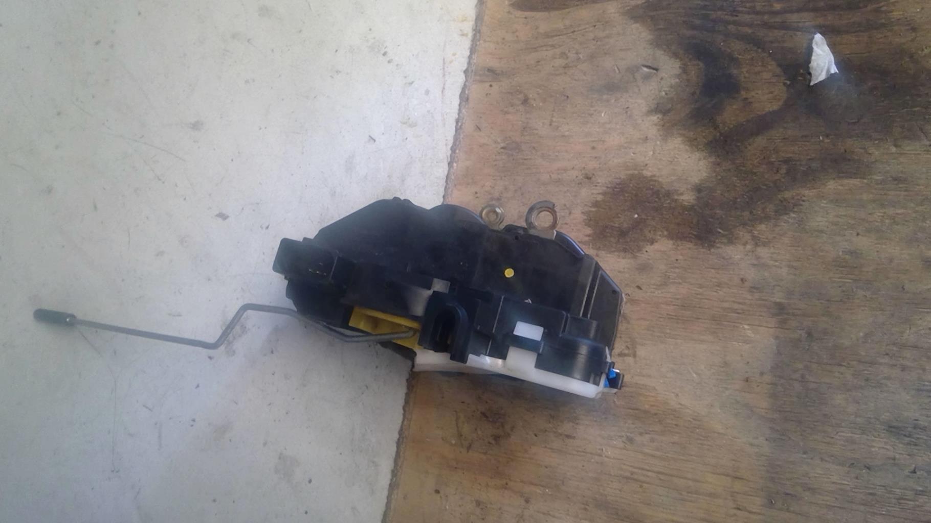 Serrure avant gauche OPEL ASTRA J PHASE 1 Diesel - 1