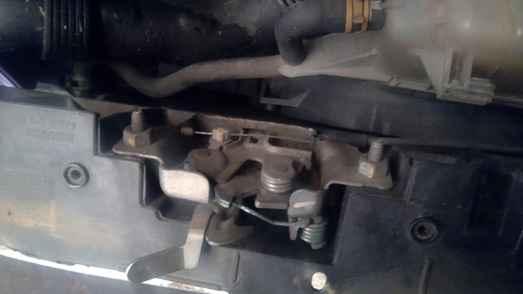 Serrure de capot RENAULT CLIO 3 PHASE 2 Essence - 1