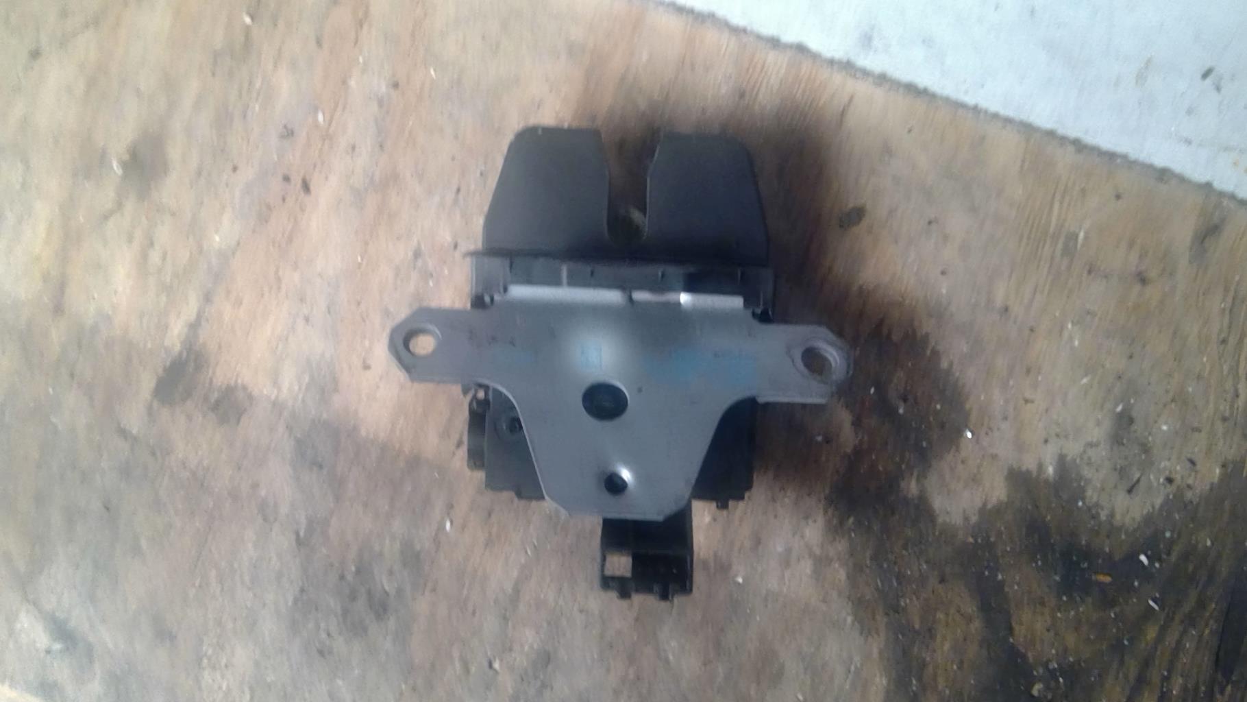 Serrure de coffre FORD KUGA 1  - 1