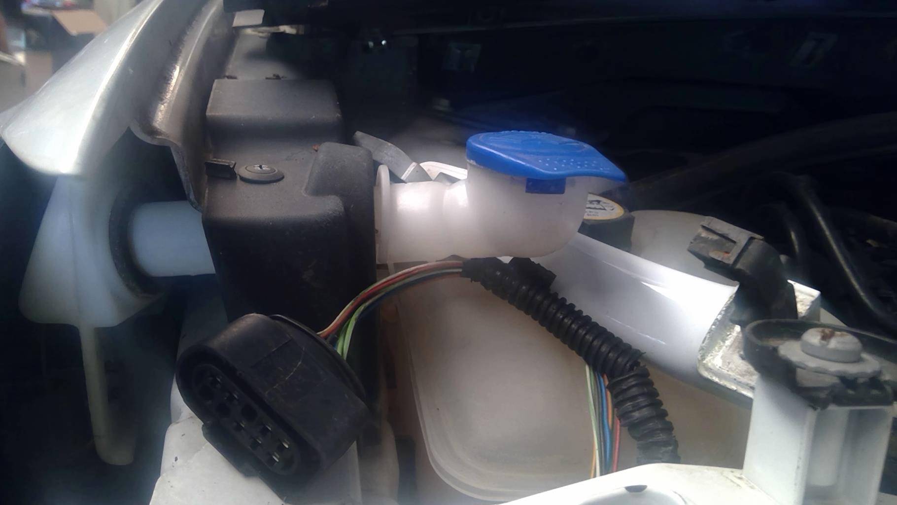 Vase de lave glace FORD KUGA 1  - 1