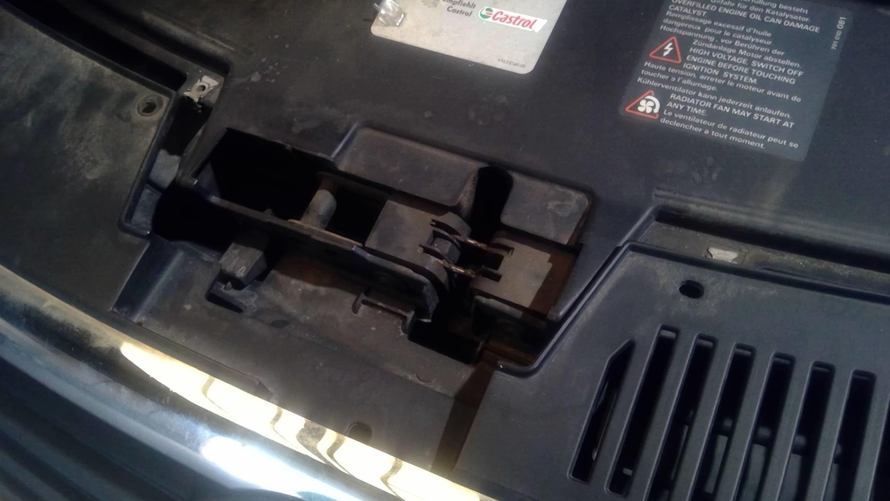Serrure de capot VOLKSWAGEN PASSAT 5  - 1