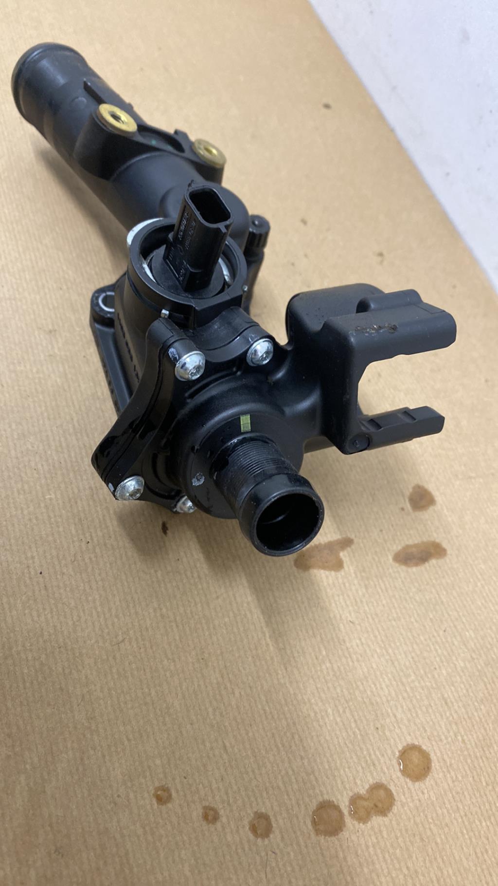 Boitier eau RENAULT CLIO 4 PHASE 1 Diesel - 1