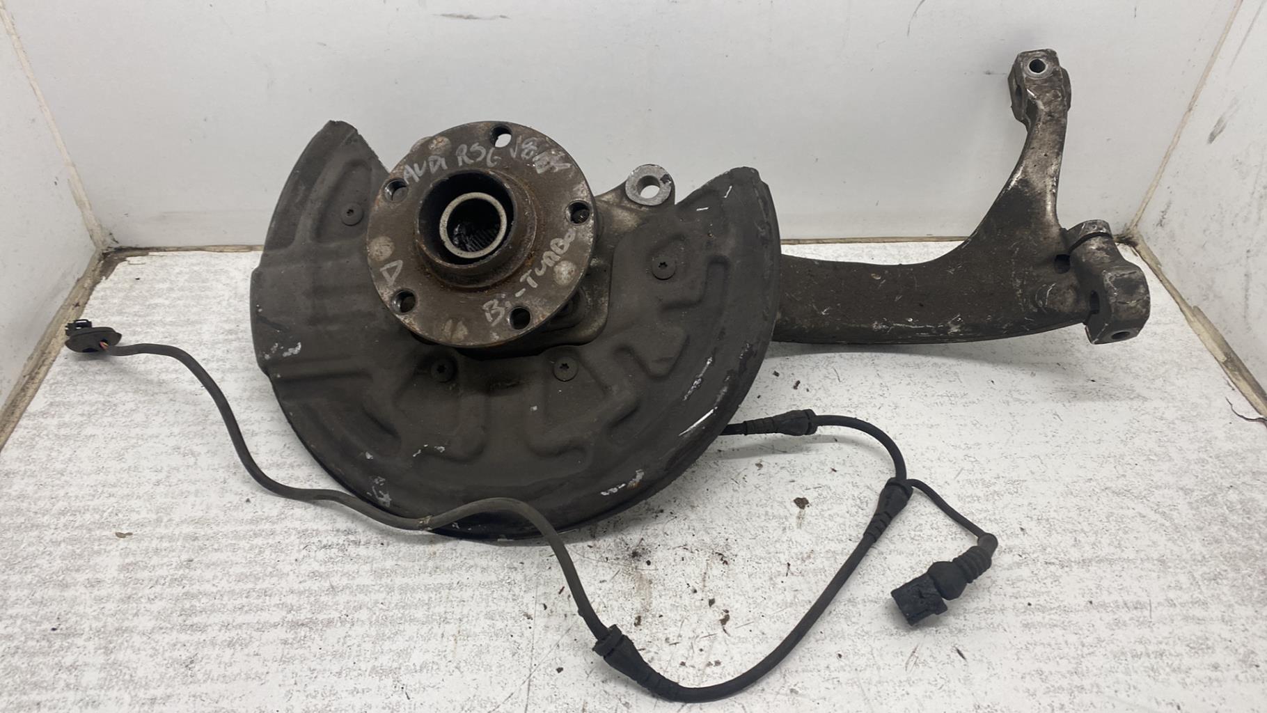 Moyeu avant droit AUDI A6 2 AVANT RS6 PHASE 2 BREAK Essence - 1