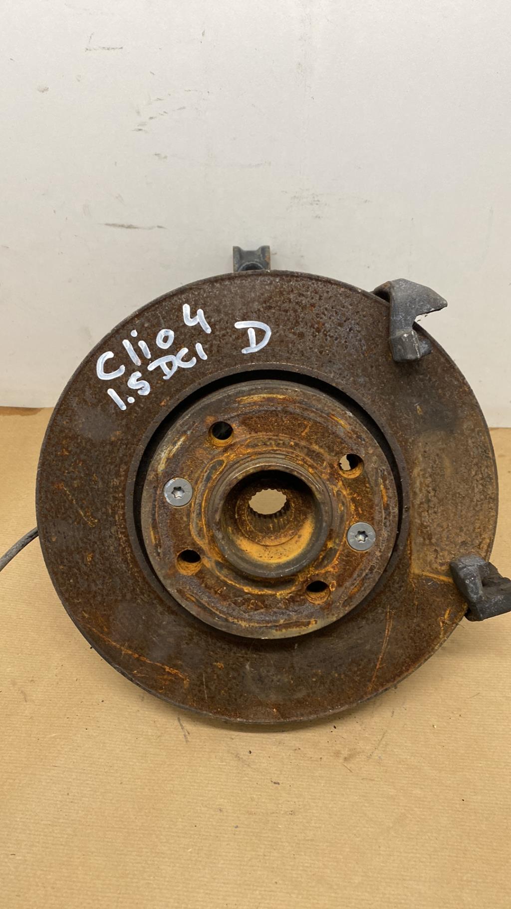 Moyeu avant droit RENAULT CLIO 4 PHASE 1 Diesel - 1