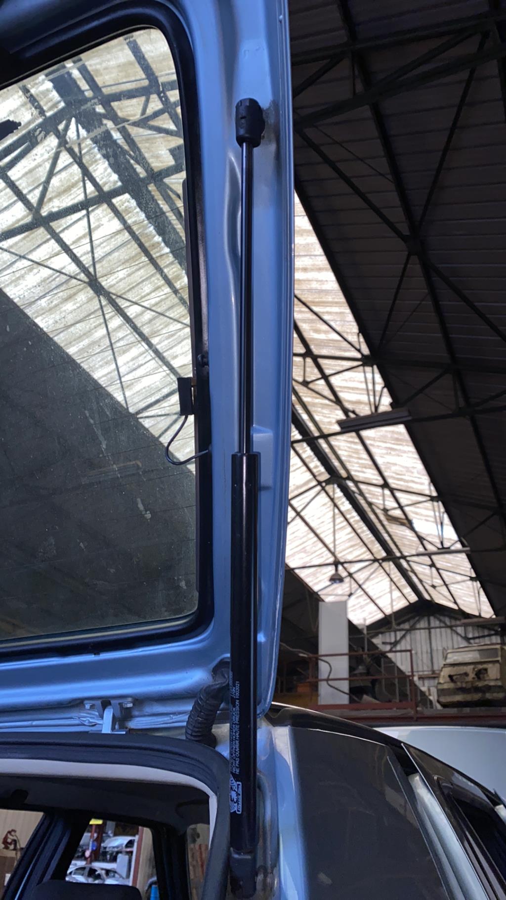 Verin de coffre VOLKSWAGEN GOLF 2  - 1