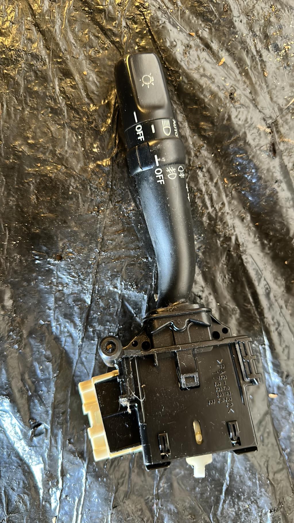 Commande de phare TOYOTA AVENSIS 2 PHASE 1 BREAK Diesel - 1