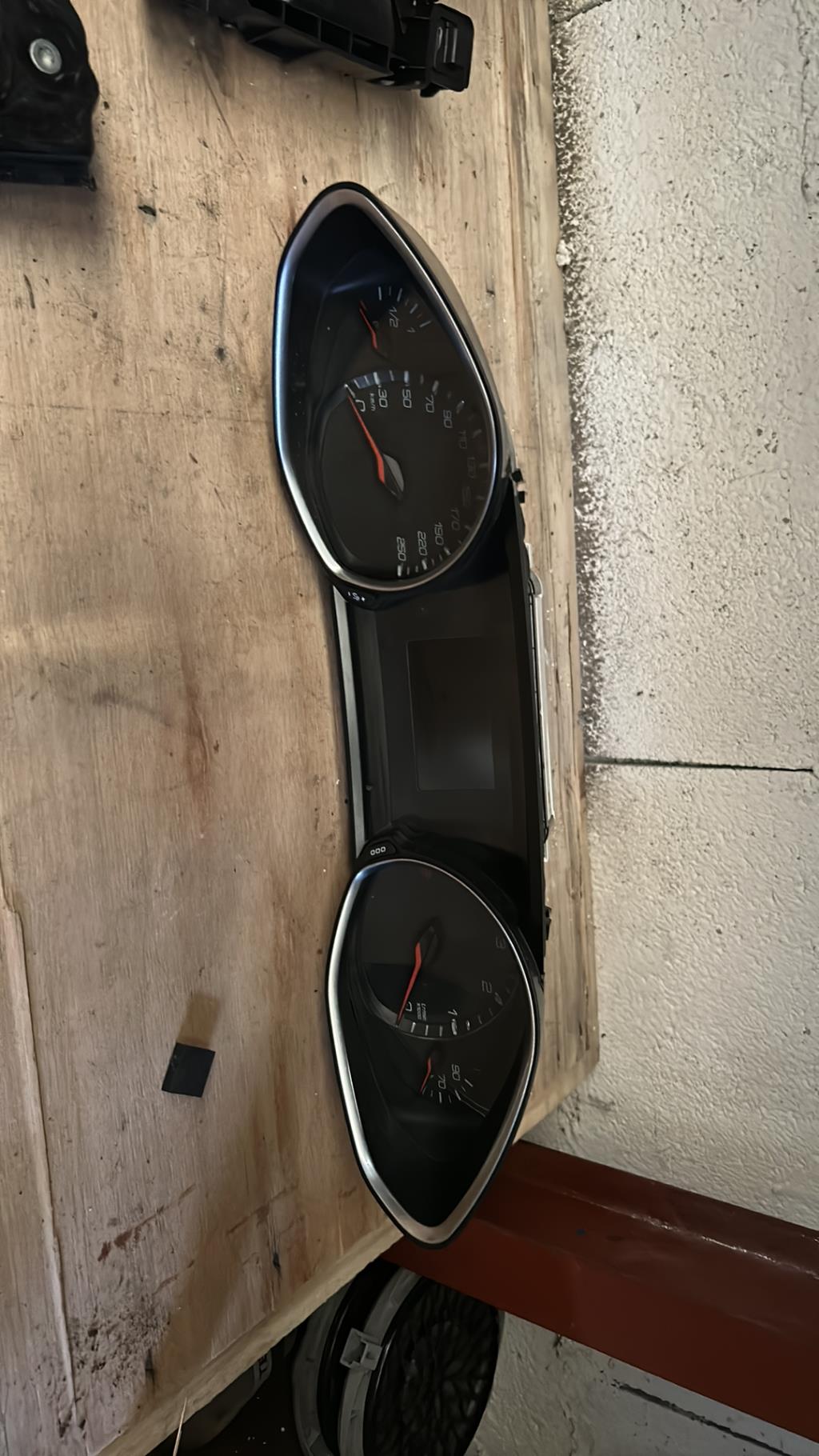Compteur PEUGEOT 308 2 PHASE 1 Diesel - 1