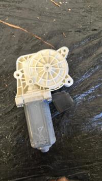 Moteur leve vitre arriere droit