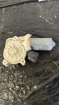 Moteur leve vitre arriere gauche