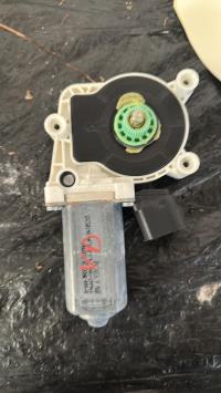 Moteur leve vitre avant droit