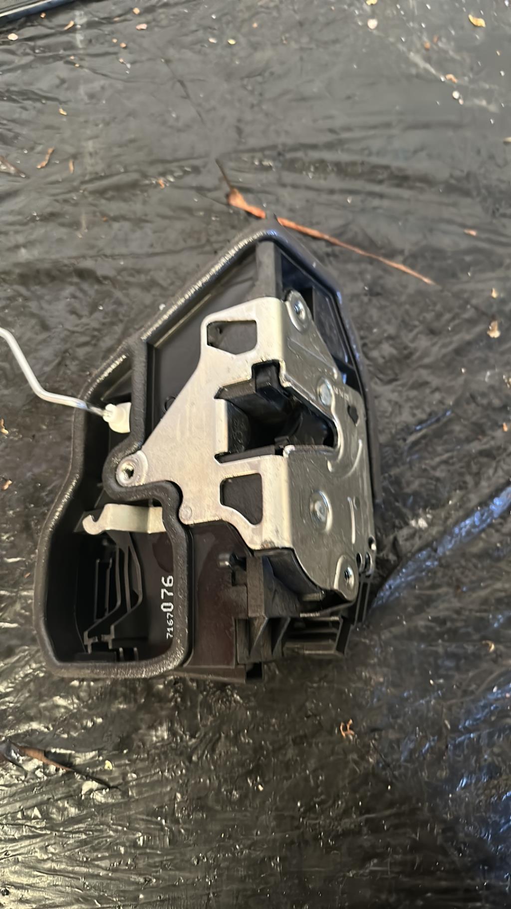 Serrure arriere droit BMW SERIE 5 E60 PHASE 2 Diesel - 1