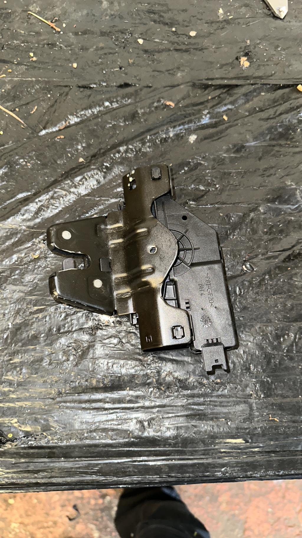 Serrure de coffre BMW SERIE 5 E60 PHASE 2 Diesel - 1
