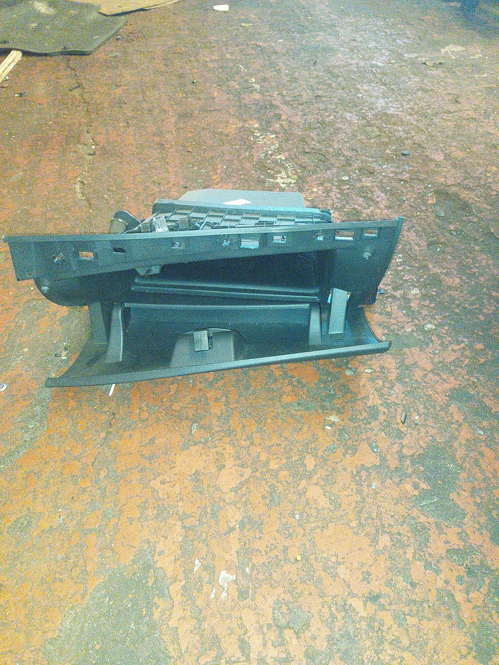 Boite a gants RENAULT MEGANE 3 PHASE 3 Essence - 1