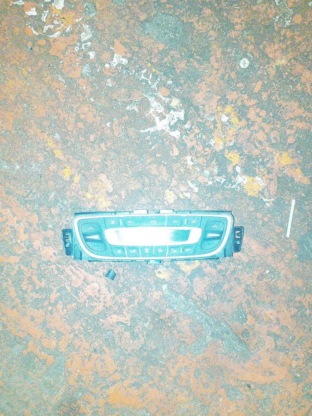 Commande chauffage RENAULT MEGANE 3 PHASE 3 Essence - 1