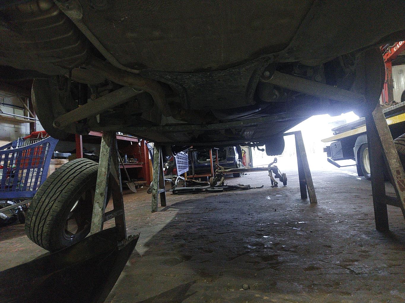Essieu arriere AUDI A4 3 PHASE 1 Diesel - 1