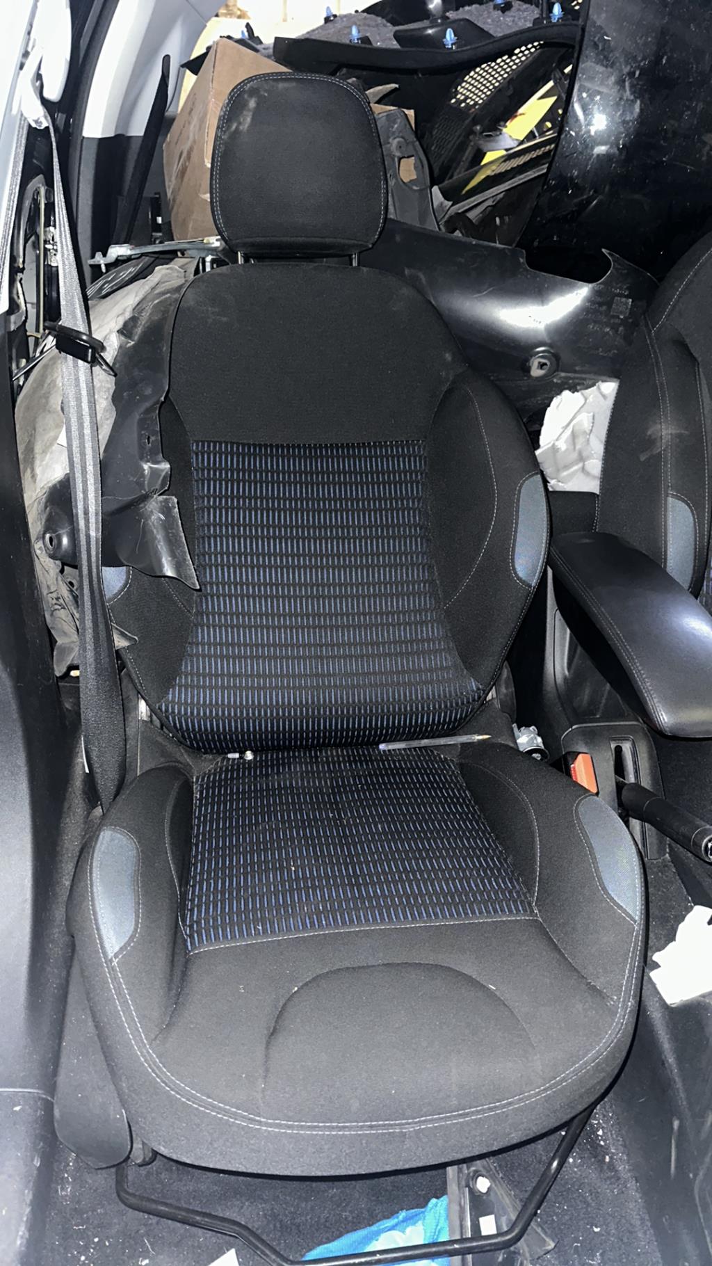 Siege avant droit PEUGEOT 208 1 PHASE 1 Diesel - 1