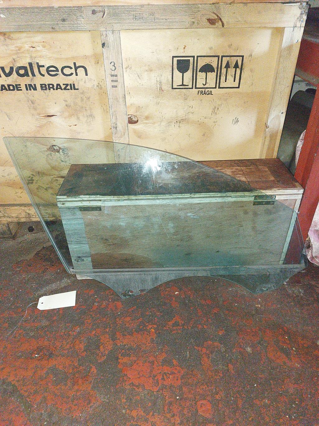 Vitre avant droit AUDI A4 3 AVANT PHASE 2 BREAK Diesel - 1