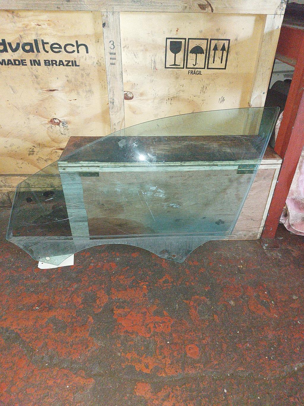 Vitre avant gauche AUDI A4 3 AVANT PHASE 2 BREAK Diesel - 1