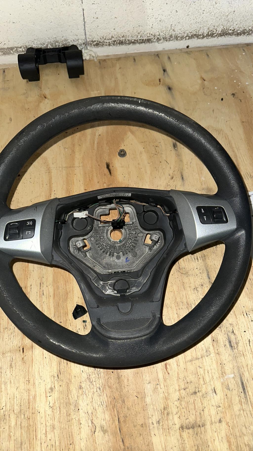 Volant OPEL CORSA D PHASE 2 Essence - 1