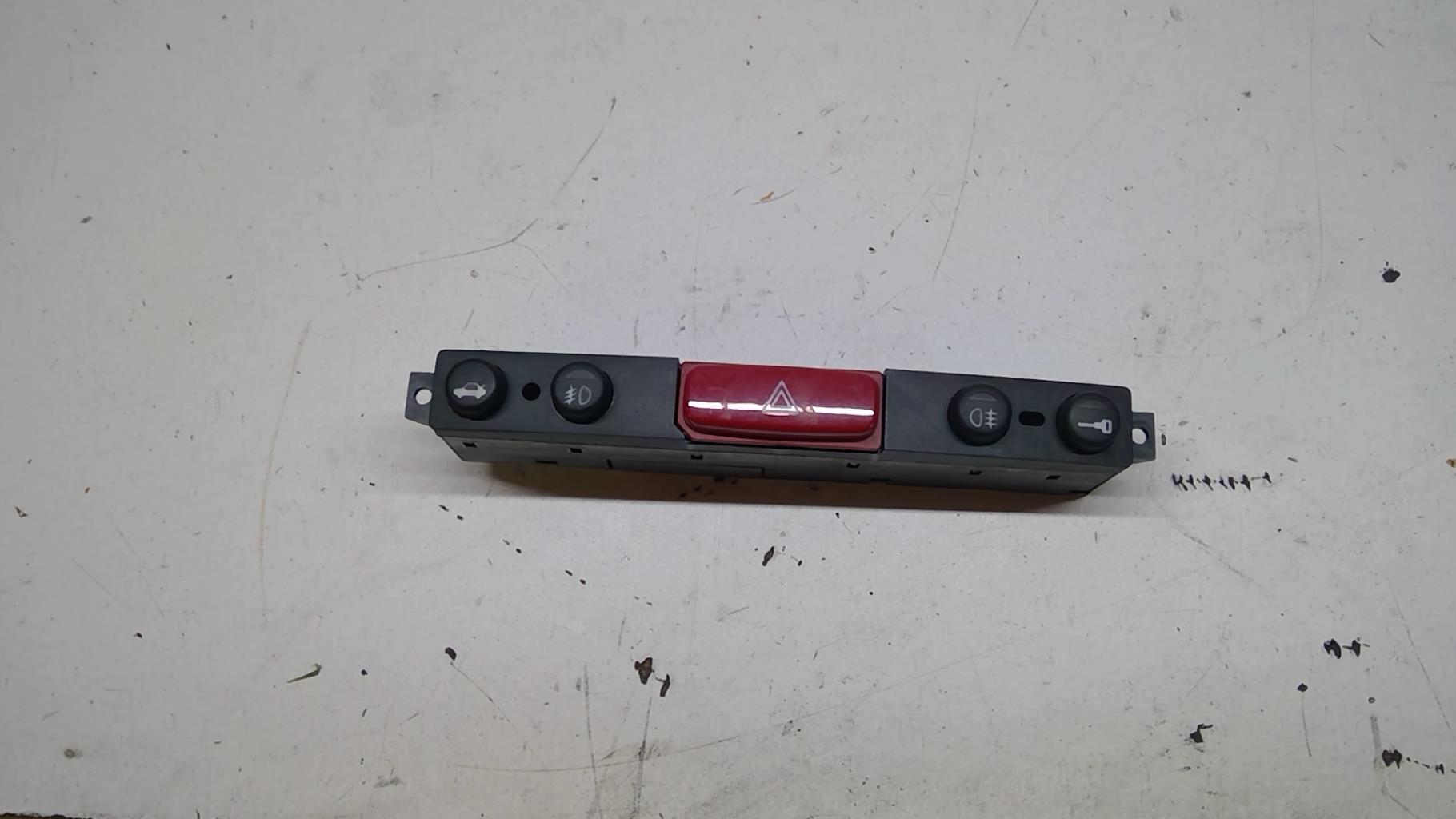Bouton de warning ALFA ROMEO GT COUPE Diesel - 1