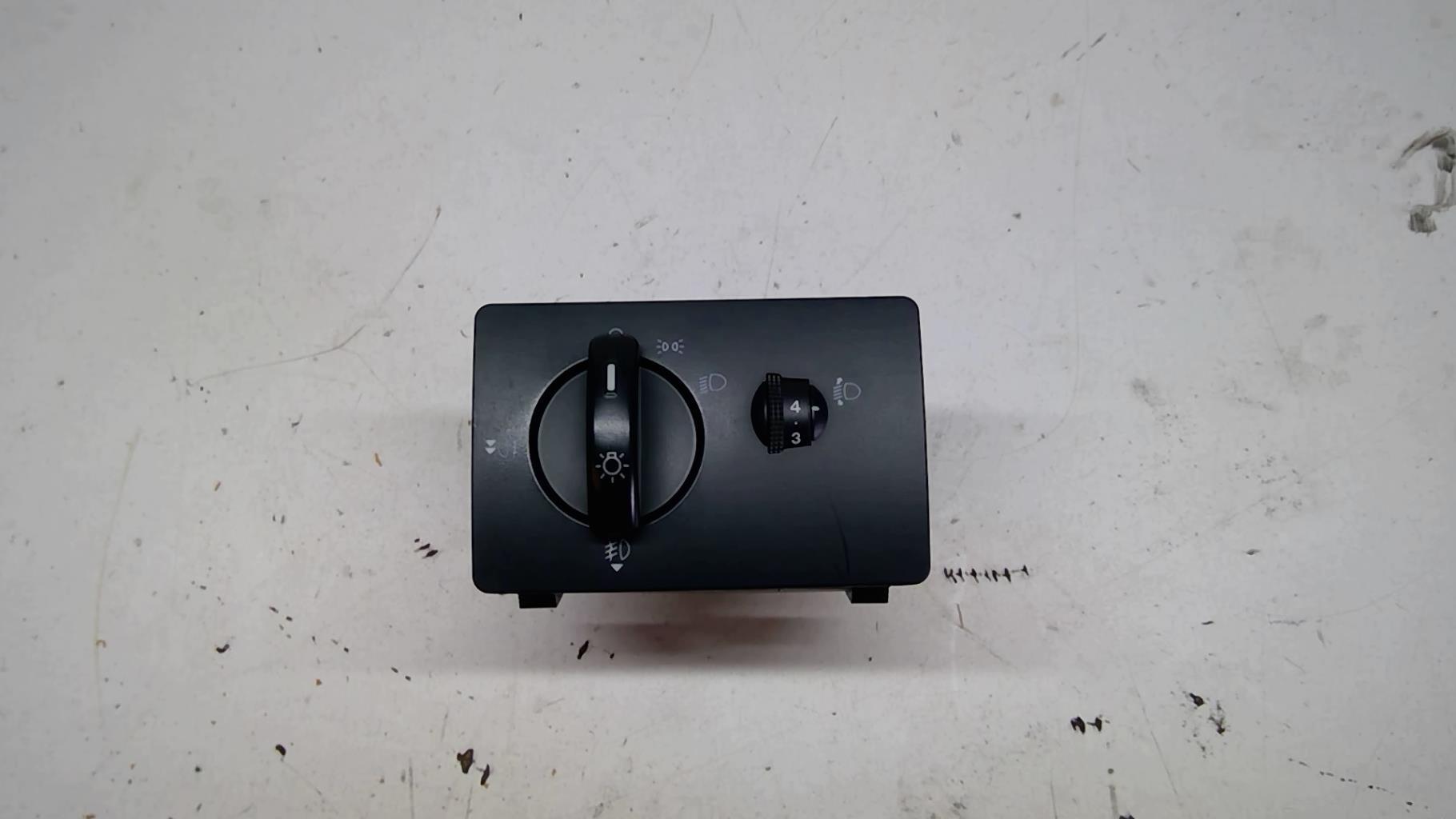 Commande de phare FORD FIESTA 5 PHASE 2 Diesel - 1