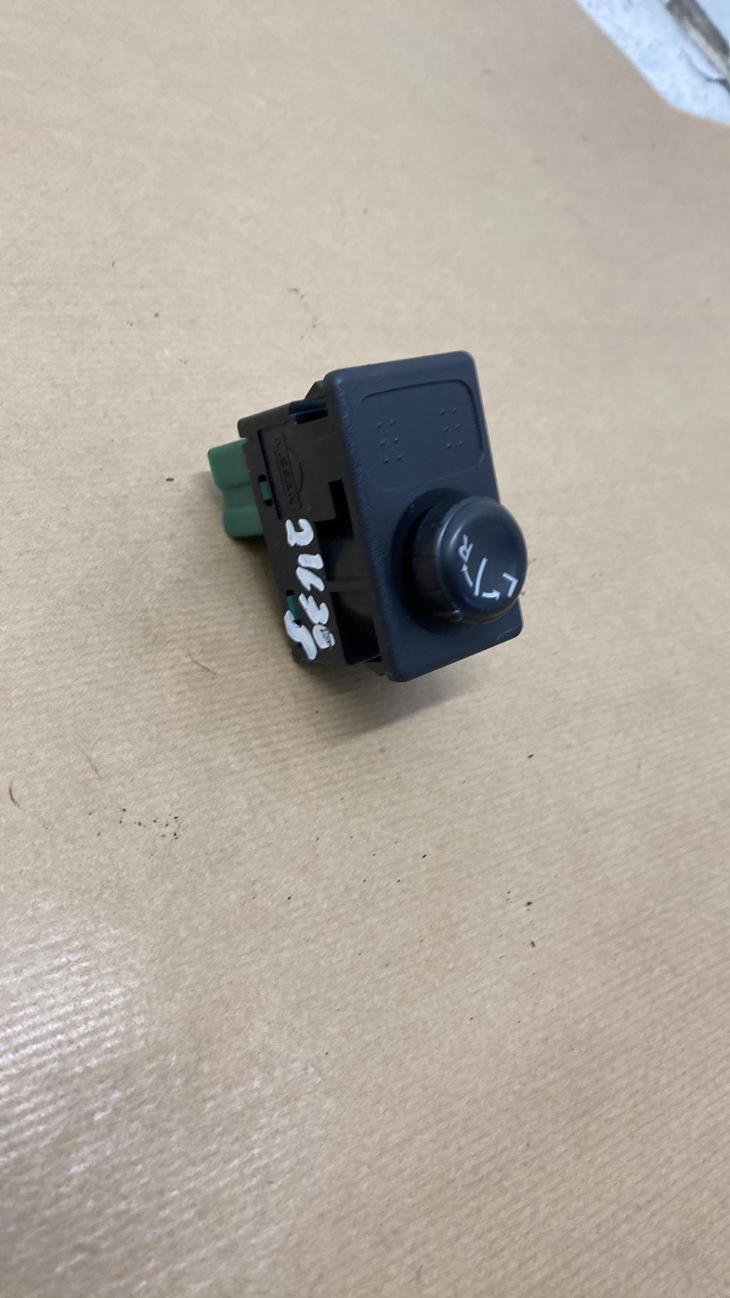 Commande retroviseurs NISSAN PRIMERA 3 Essence - 1