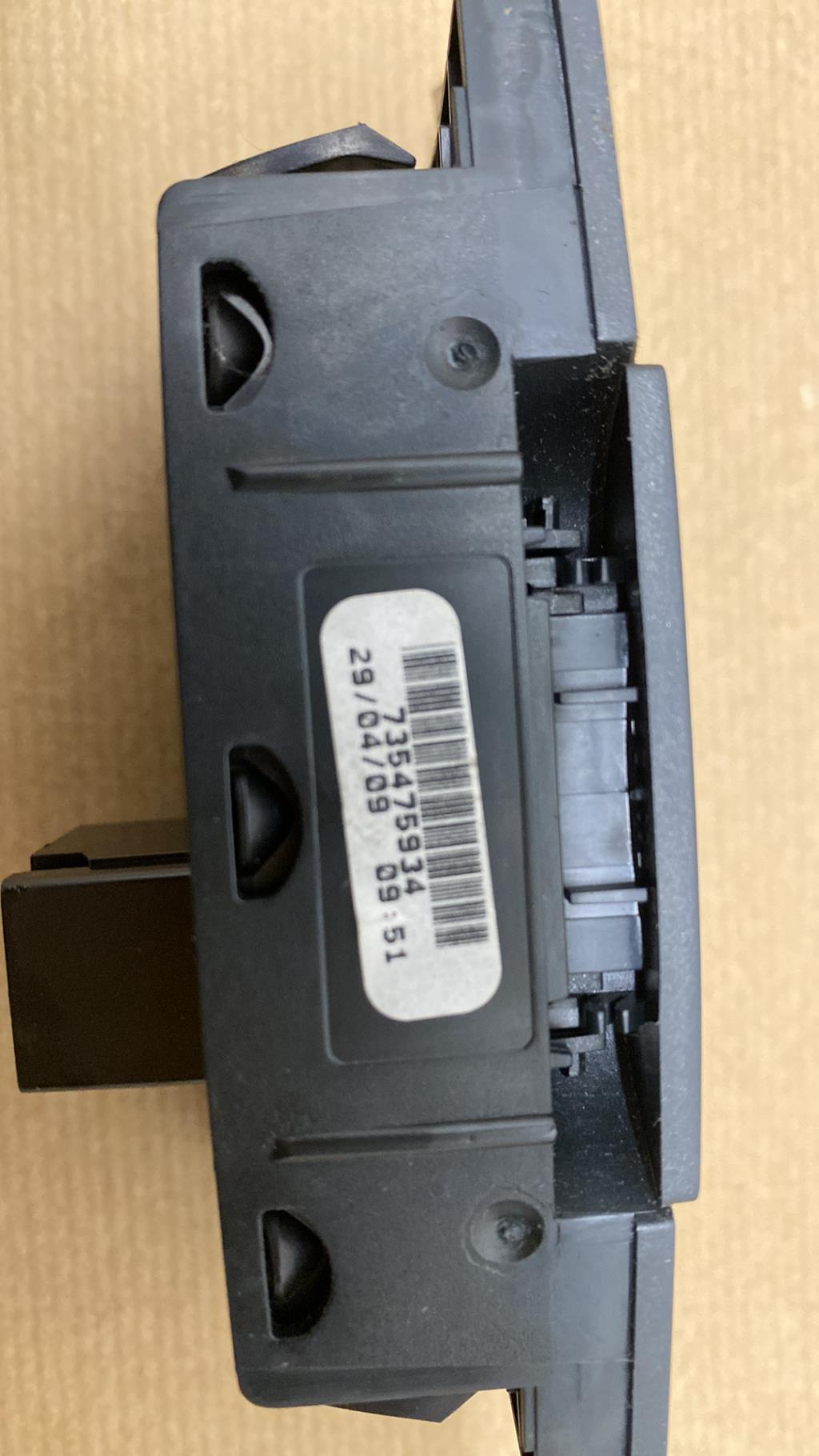 Bouton de warning FORD KA 2  - 1