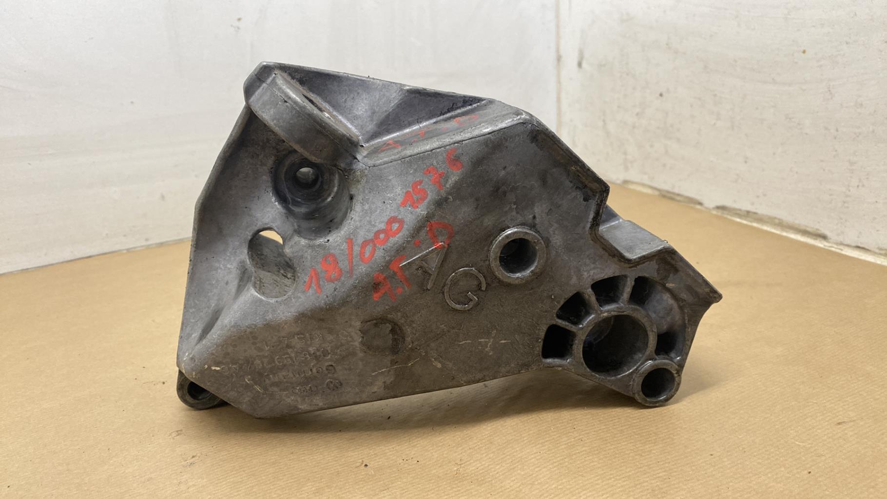 Support moteur gauche AUDI A3 1 PHASE 2 Diesel - 1