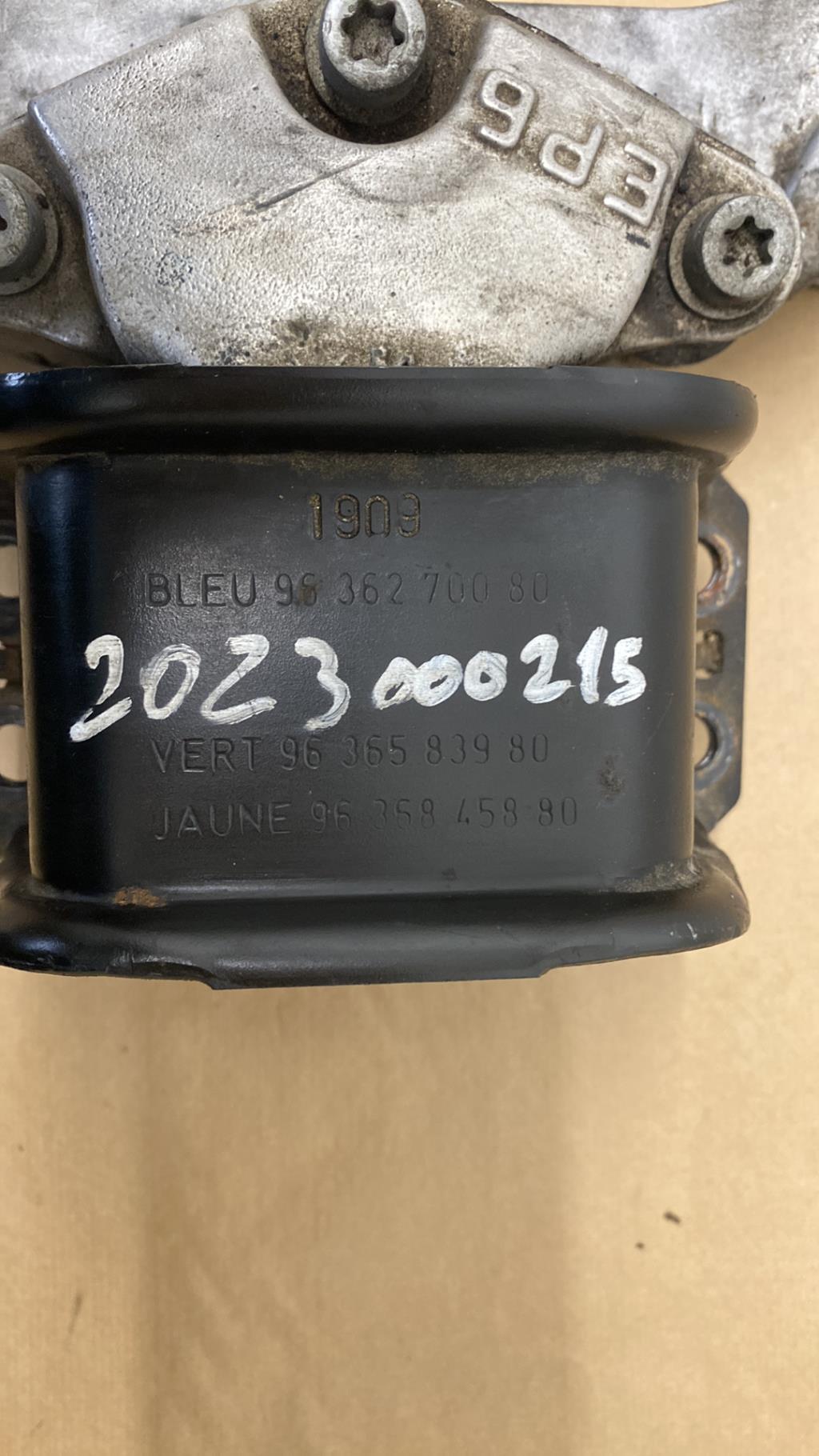 Support moteur gauche CITROEN C4 PICASSO 1 Essence - 1