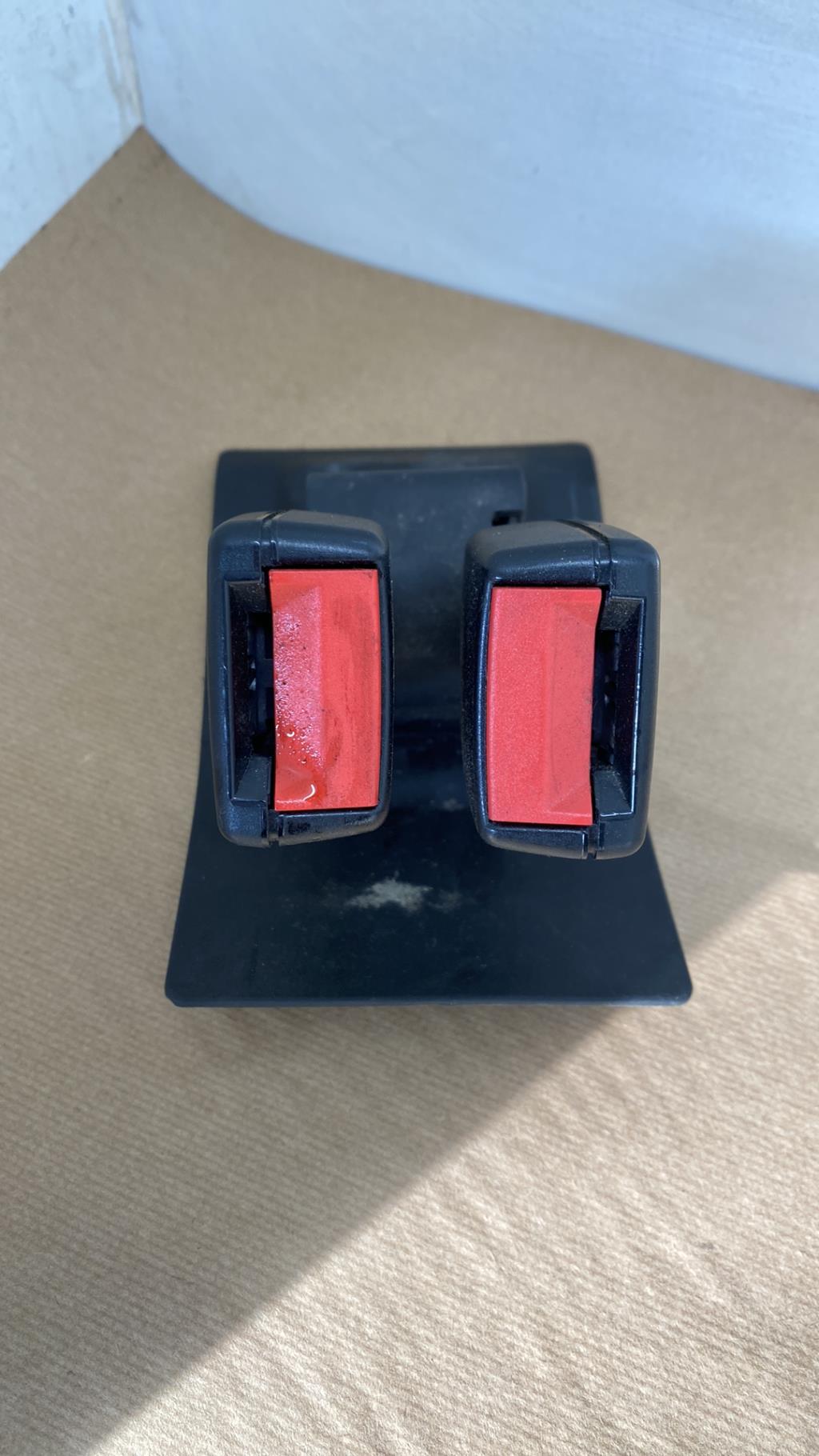 Attache ceinture arriere centrale MINI MINI 1 R52 CABRIOLET Essence - 1