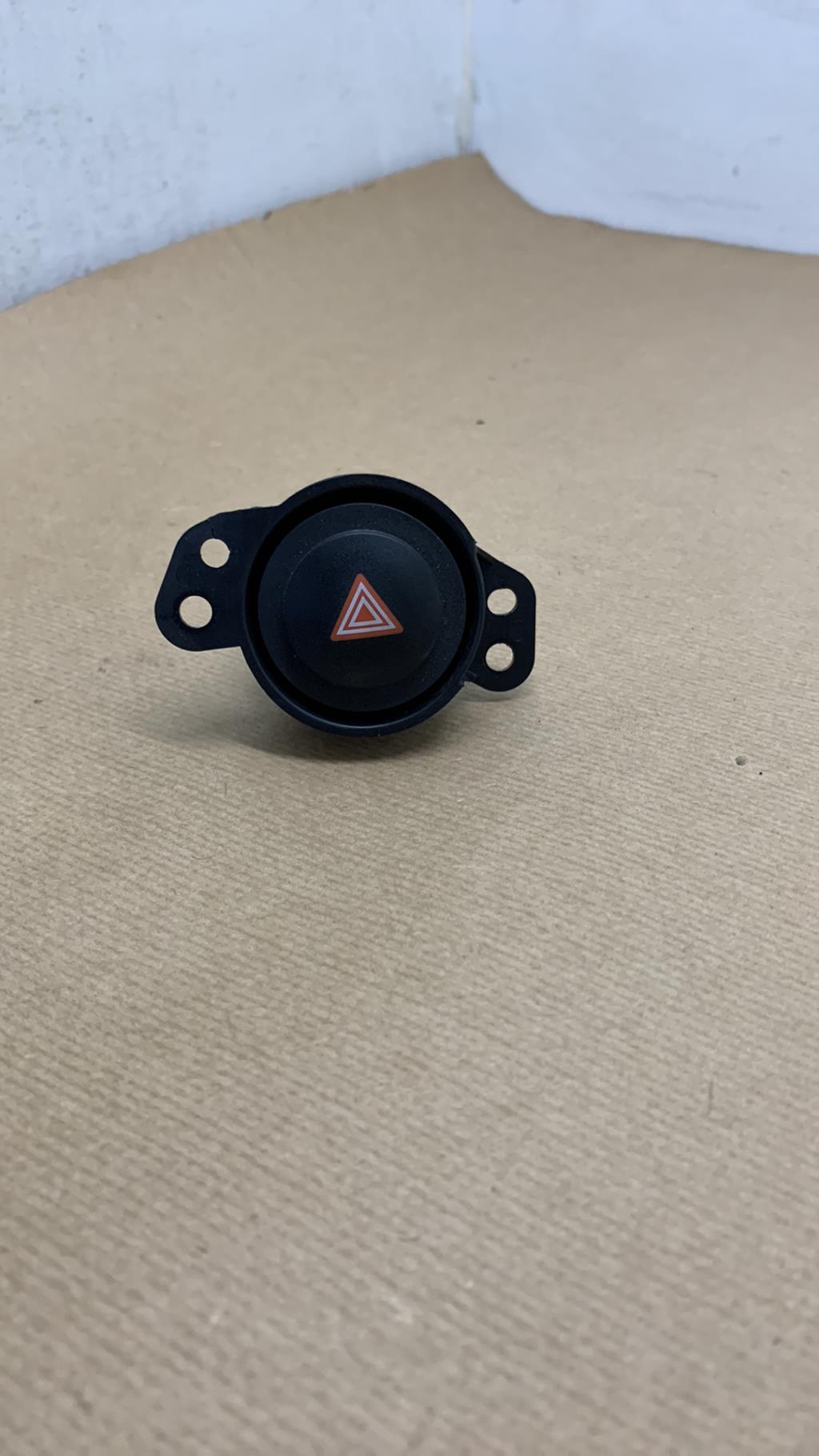 Bouton de warning PEUGEOT 108 Essence - 1