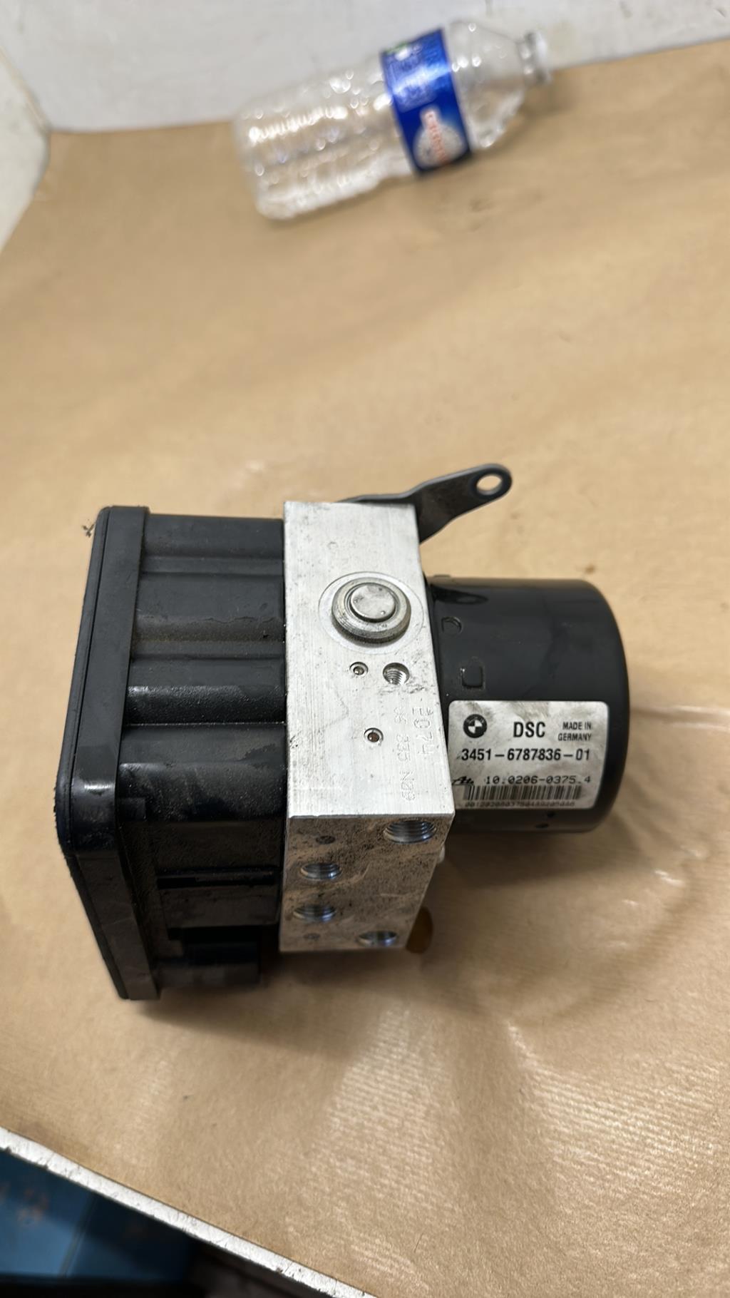 Bloc ABS (freins anti-blocage) BMW SERIE 1 E88  - 1