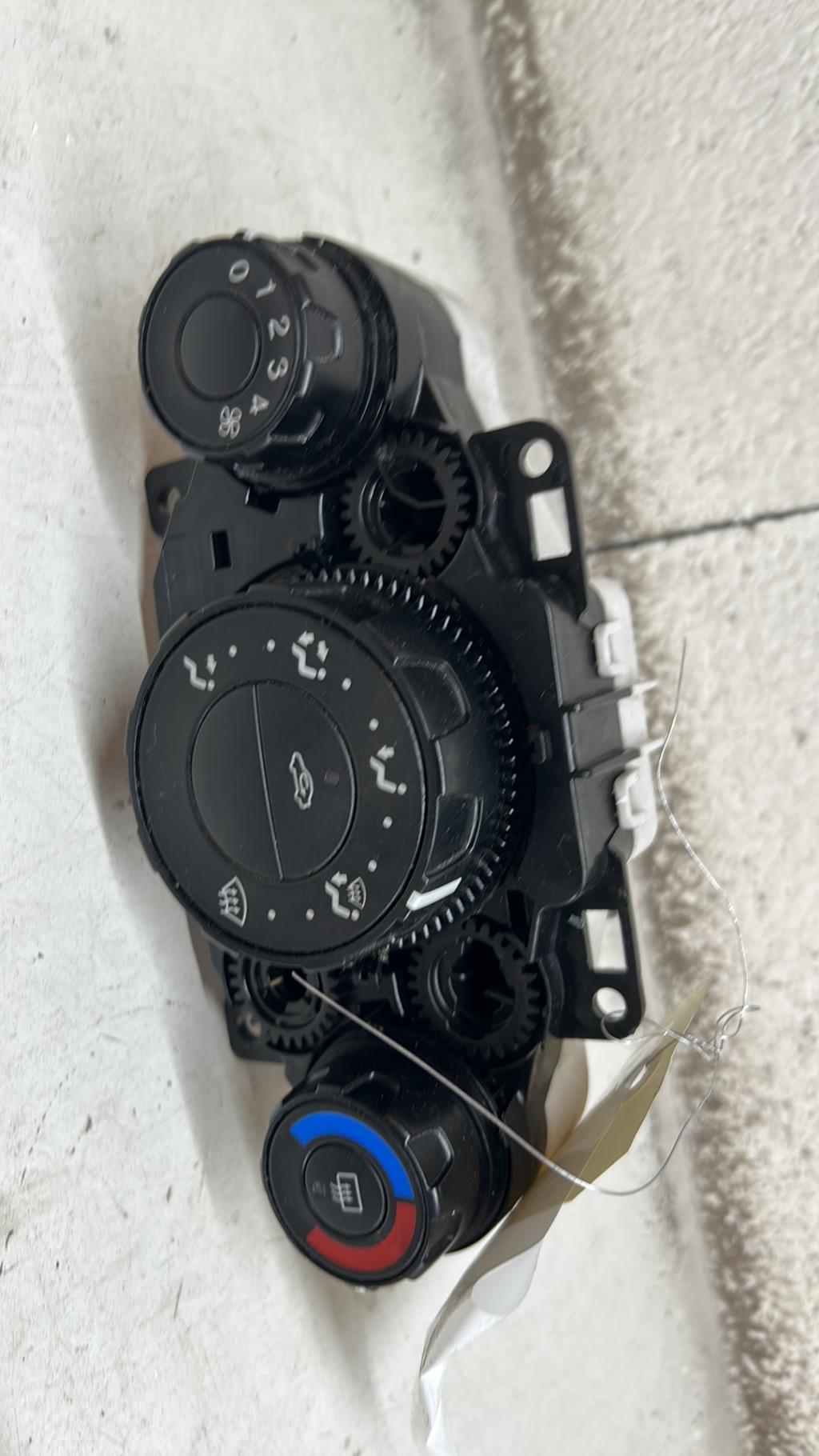 Commande chauffage FORD FIESTA 6 Diesel - 1