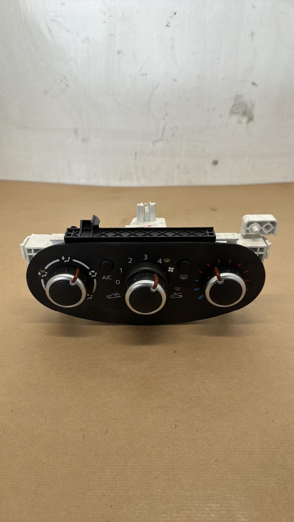 Commande chauffage RENAULT TWINGO 3 PHASE 1 Essence - 1