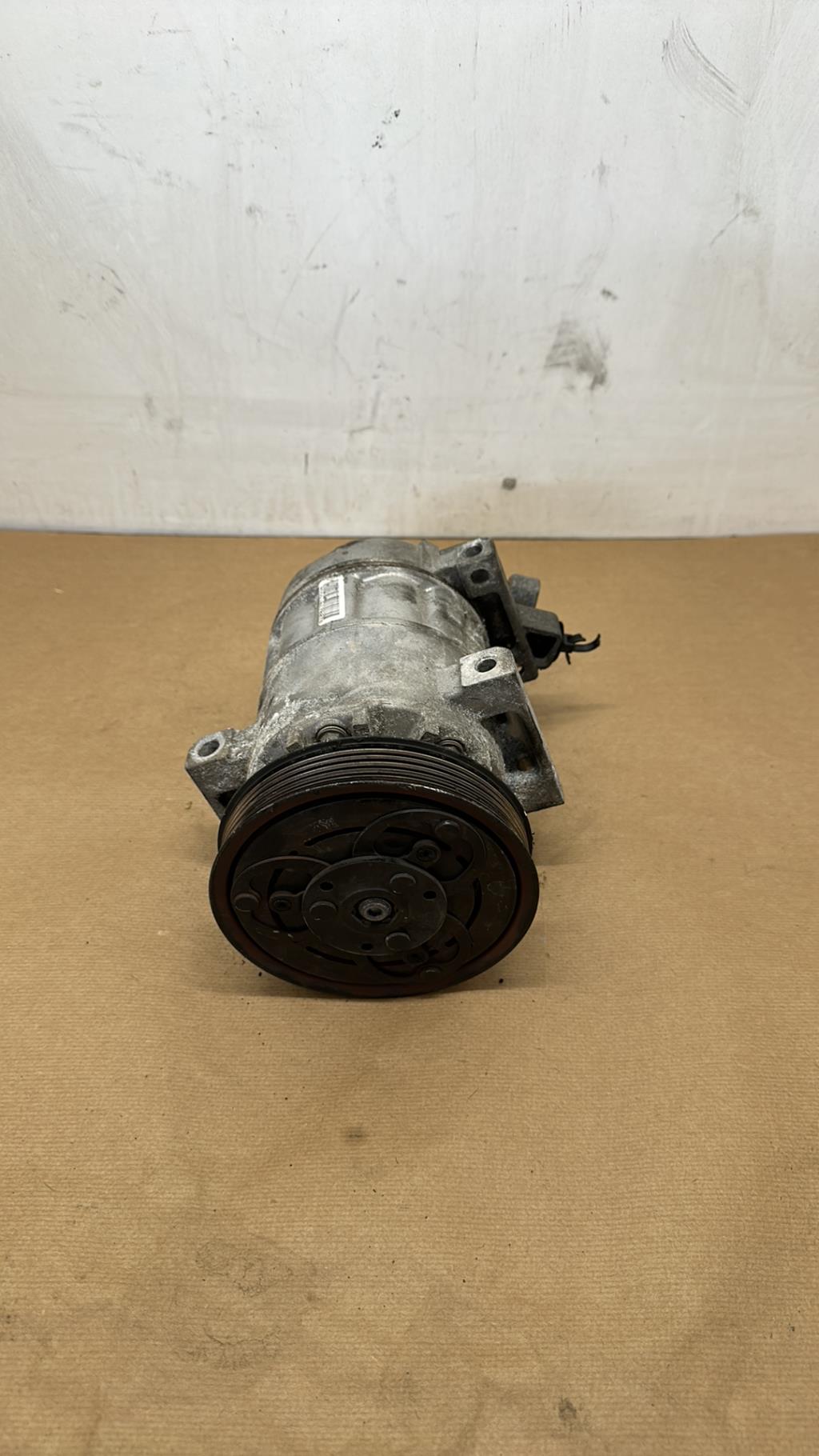 Compresseur clim AUDI A6 5 AVANT BREAK Diesel/Hybride - 1