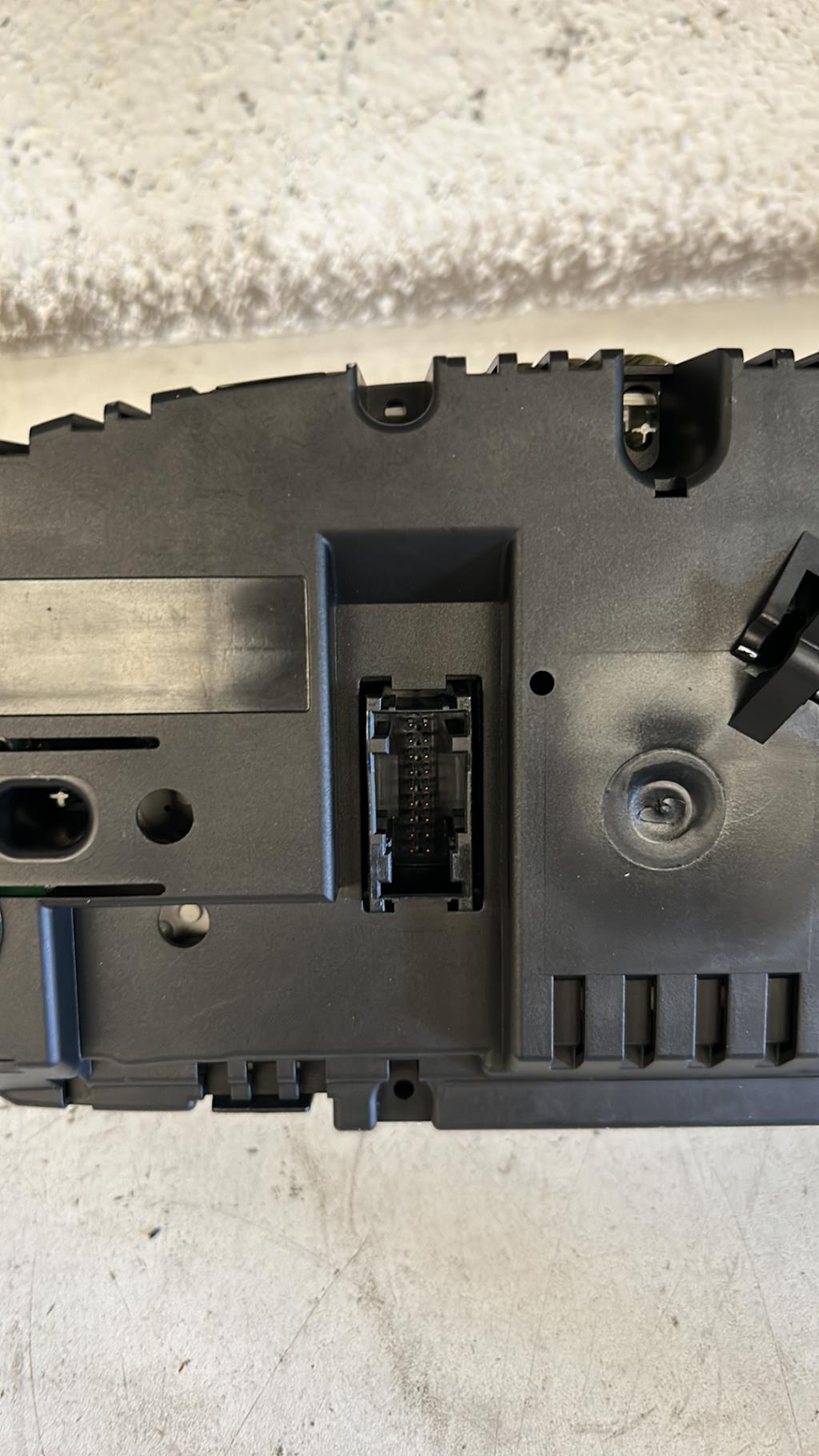 Compteur BMW SERIE 1 E88  - 1