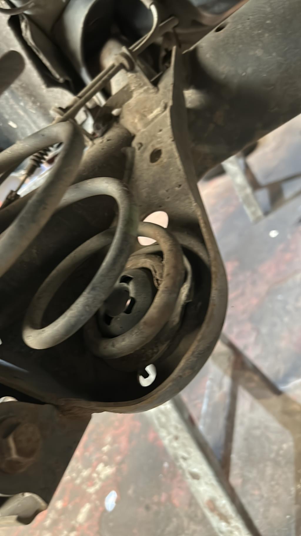 Essieu arriere FORD FIESTA 6 Diesel - 1