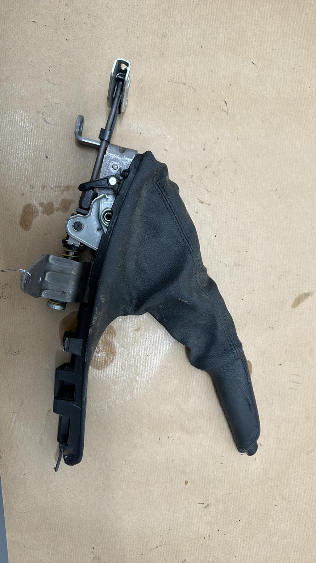 Levier frein à main BMW SERIE 1 E87 PHASE 2 Diesel - 1